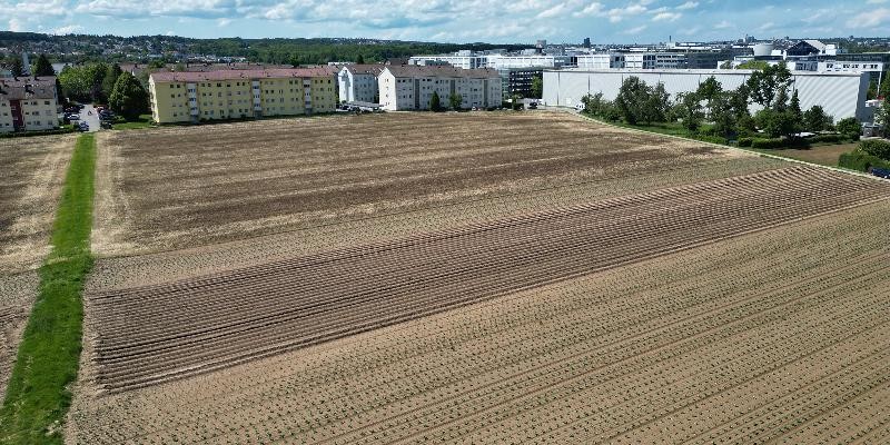 Äcker im Anschluss an ein Gewerbegebiet