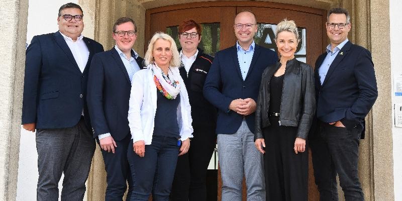 Gruppenbild mit OB Ruppaner und der Malteser Ortsgruppe