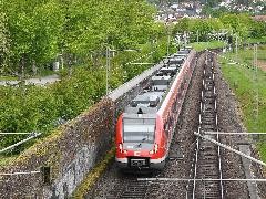 S-Bahn auf der Strecke zwischen Oberaichen und Leinfelden