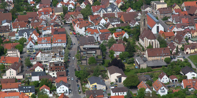 Die Fakten in Kürze Luftaufnahme, u. a. mit altem und technischem Rathaus und der Stepahnuskirche in Echterdingen
