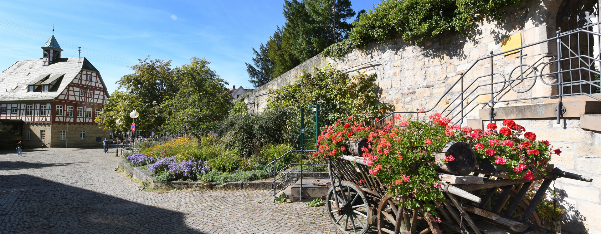 Zur Seite der Stadtverwaltung Kirchplatz Echterdingen