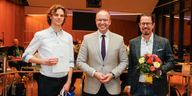 OB Otto Ruppaner mit Jens Zellmer (rechts) und Joël Jetter (links)