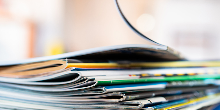 Publikationen Ein Stapel von Informationsbroschüren