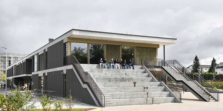 Außenaufnahme eines Neubau eines Jugendhauses