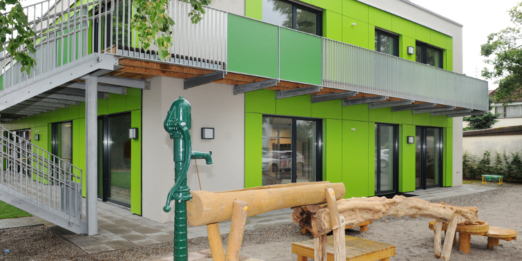 Bestens betreut und gefördert Gebäude einer Kindertageseinrichtung