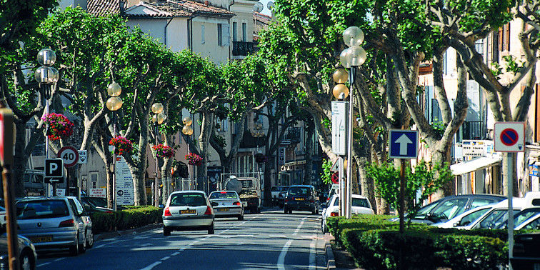 Die französische Partnerstadt Manosque (Provence) im Sommer